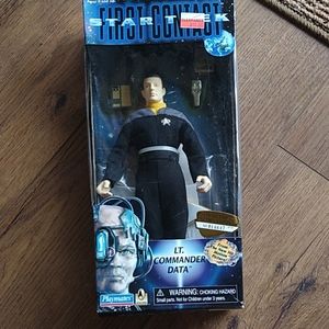 NIB Playmates Vintage LT Commander Data